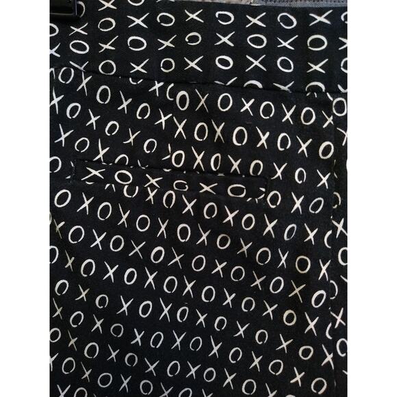 Banana Republic XOXO Hampton Fit Shorts Black White Pattern Sz 2 - Picture 8 of 13